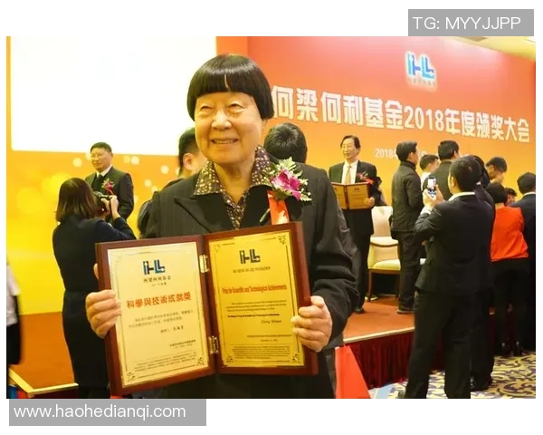 利姓足球明星的辉煌历程与成就探讨 利姓足球明星的辉煌历程与成就探讨