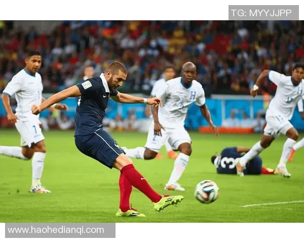 足球明星精彩瞬间集锦尽显球场风采与技艺之美